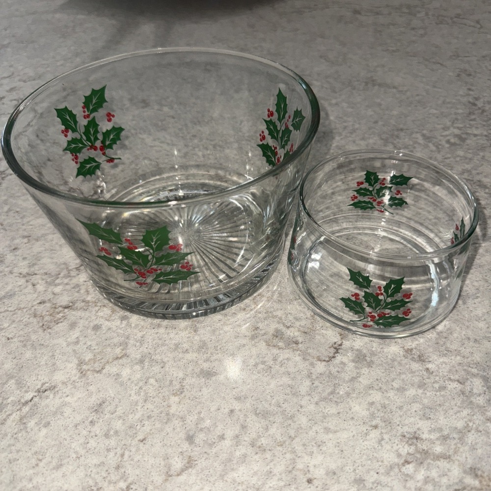 Set 2 Greenbrier Internatonal Serving Salad Candy Bowls Glass Clear Holly Berry